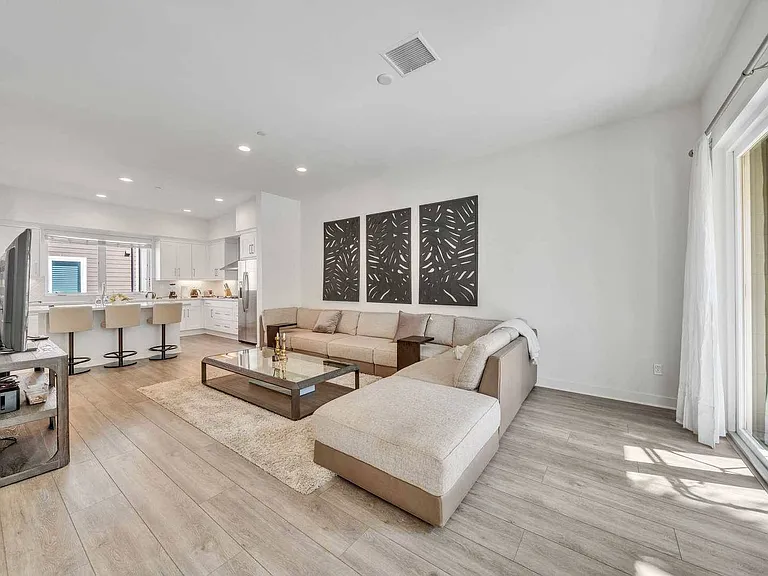 769 Doheny Way — Photo 7