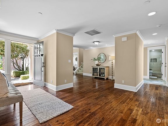 4th image of 2819 Moorelands Drive NW