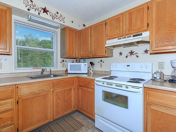 4th image of 19 Louden St #9709714
