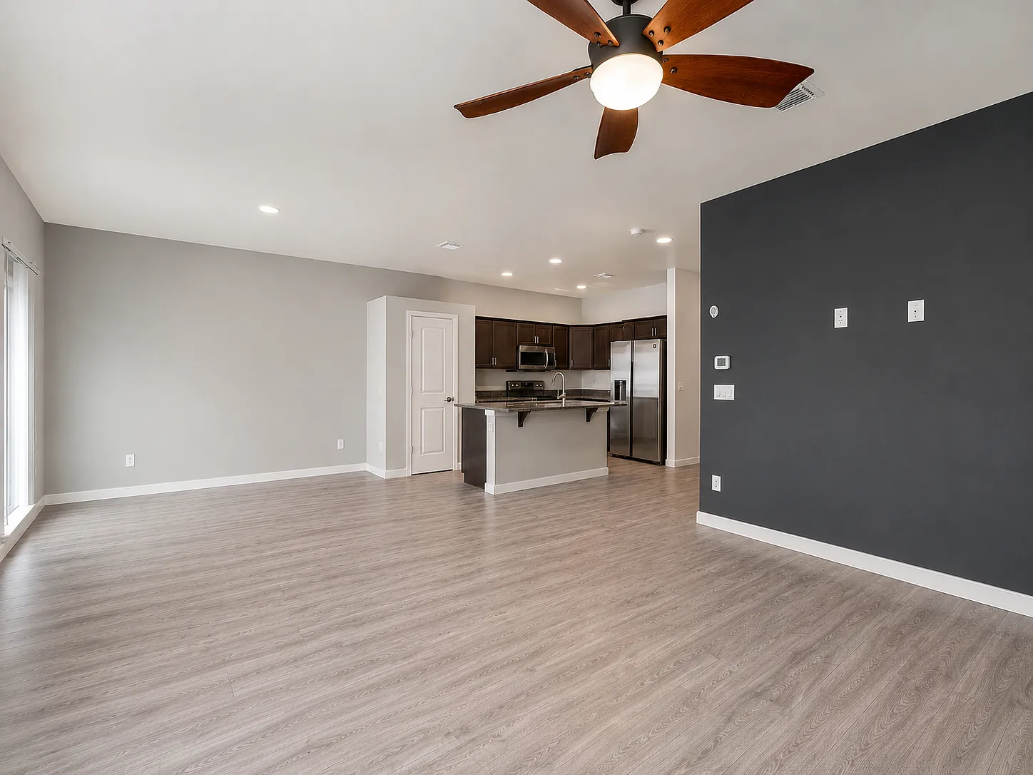 3 bed, 2.5 bath, 1699 sqft, $2,050 — Photo 2