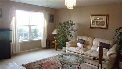 4th image of 435 Village Dr