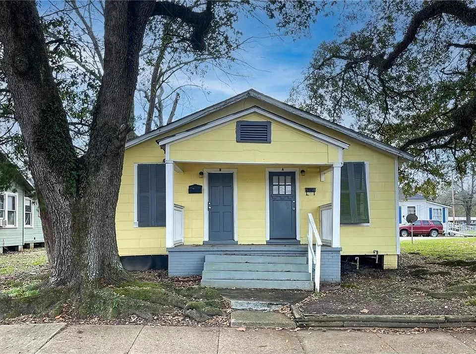 304 Reagan St