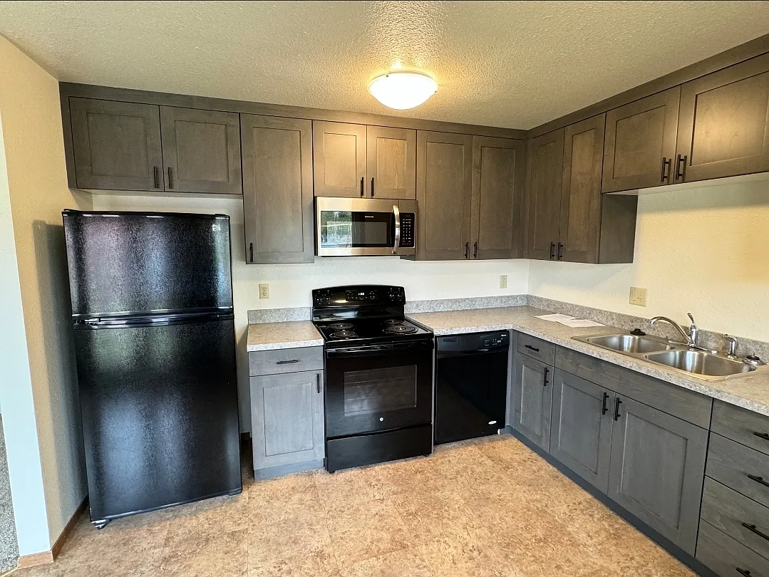 3 bed, 1008 sqft, $1,445 — Photo 2