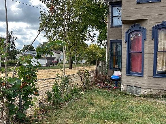 3rd image of 212 Hamilton Ave