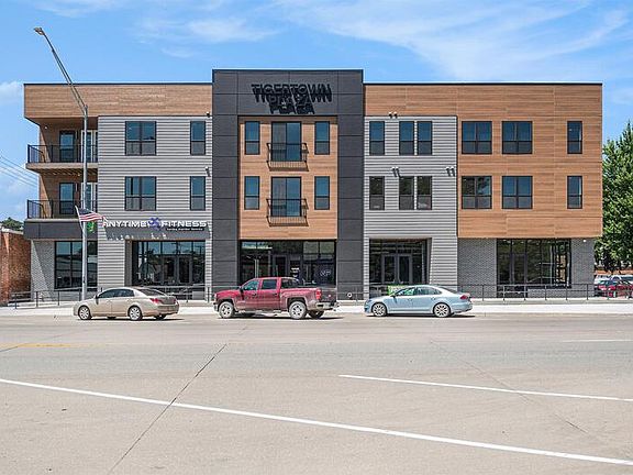 2nd image of 300 E 13th St #2F