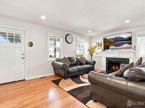 5th image of 74 Elmwood Ave