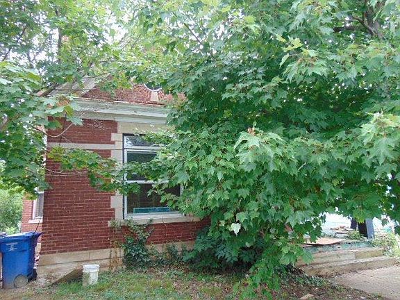2nd image of 178 E Loudon Ave