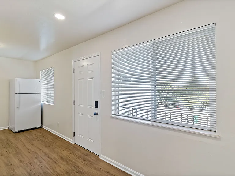 2409 Standard Ave #7 — Photo 10