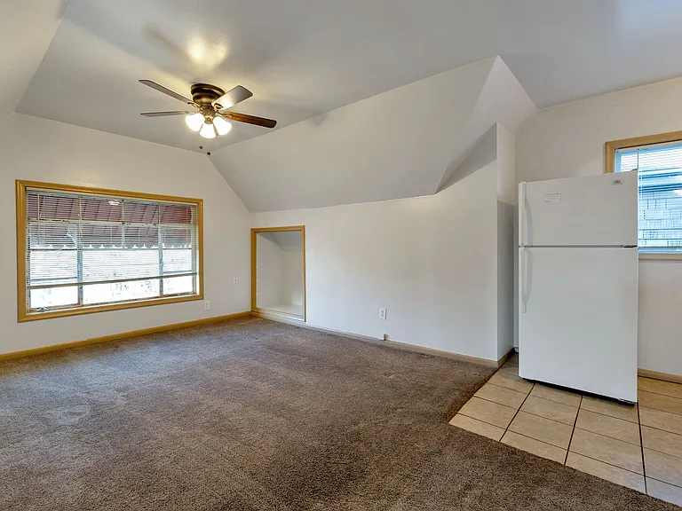 2530 S Gramercy Ave — Photo 7