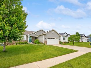 800 Bowhunter Dr, Marion, IA 52302