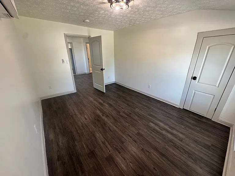 1527 Fuller St — Photo 8