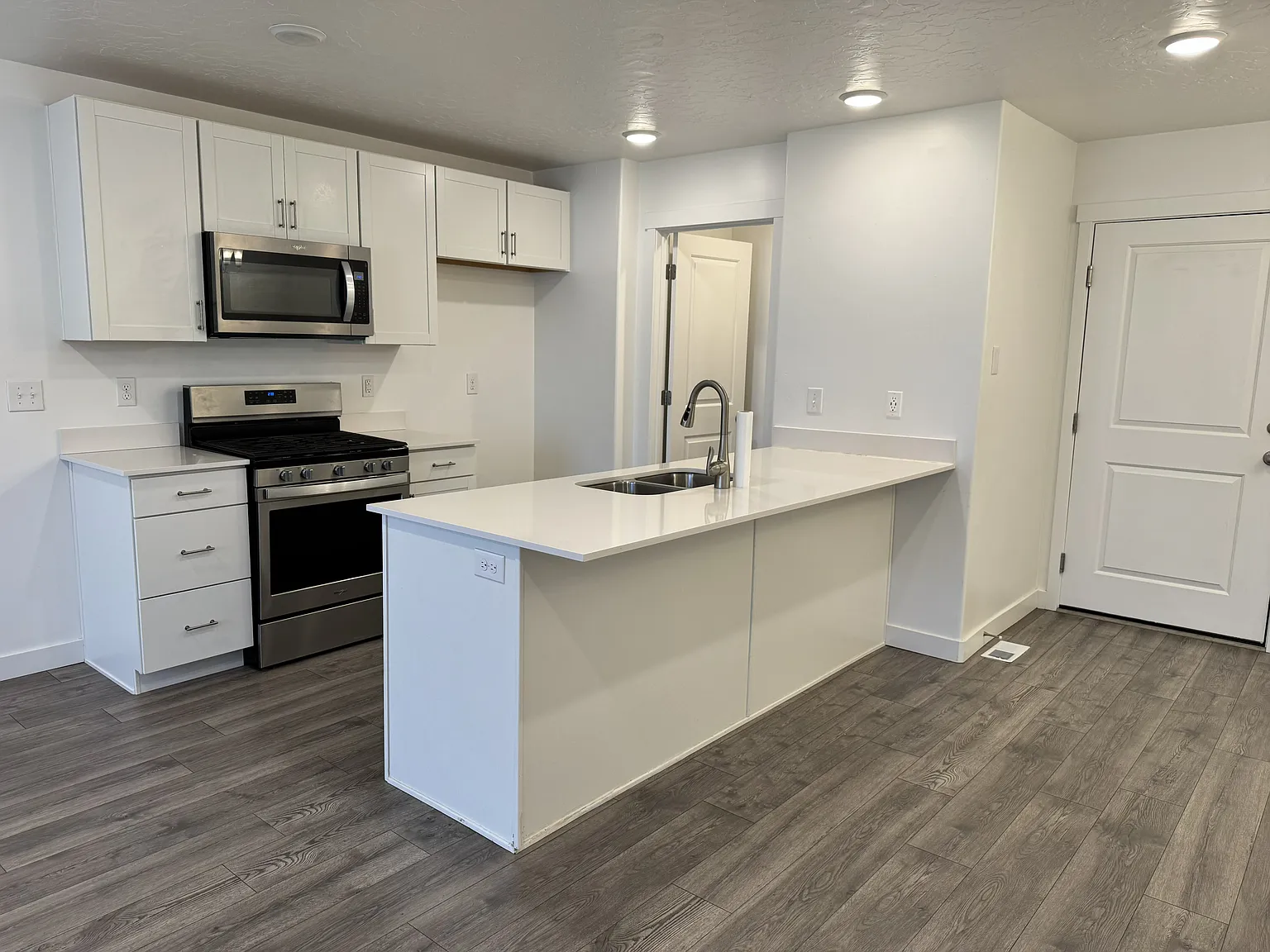 3 bed, 1311 sqft, $1,995 — Photo 2