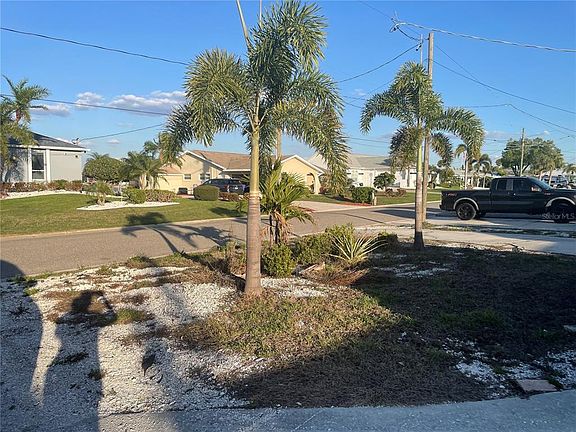 2nd image of 744 Gran Kaymen Way