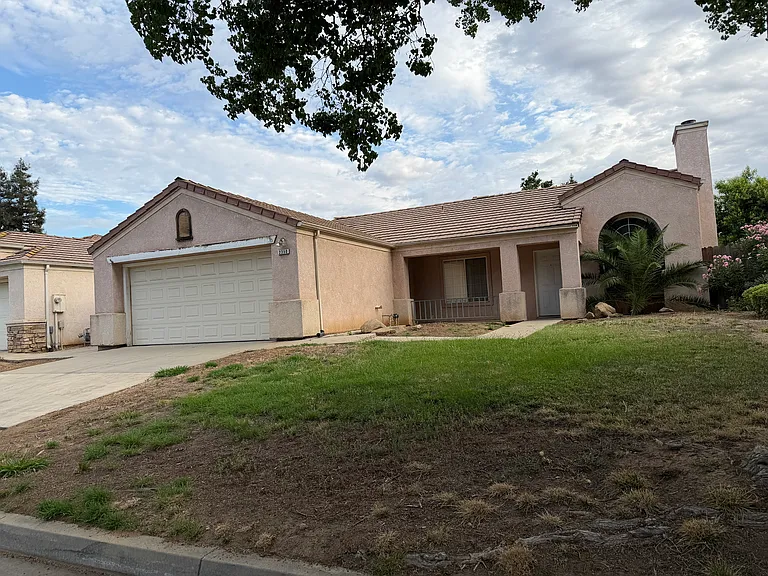 2350 E Fallbrook Ave #9 — Photo 2