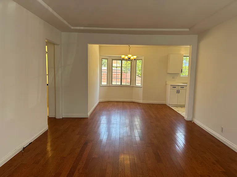 1531 Dixon St — Photo 4