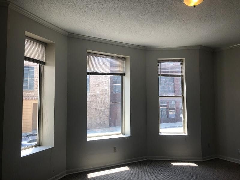 1st image of 404 W 17th St