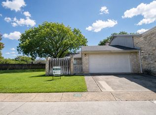 1810 N Woodstone Dr, Kerrville, TX 78028