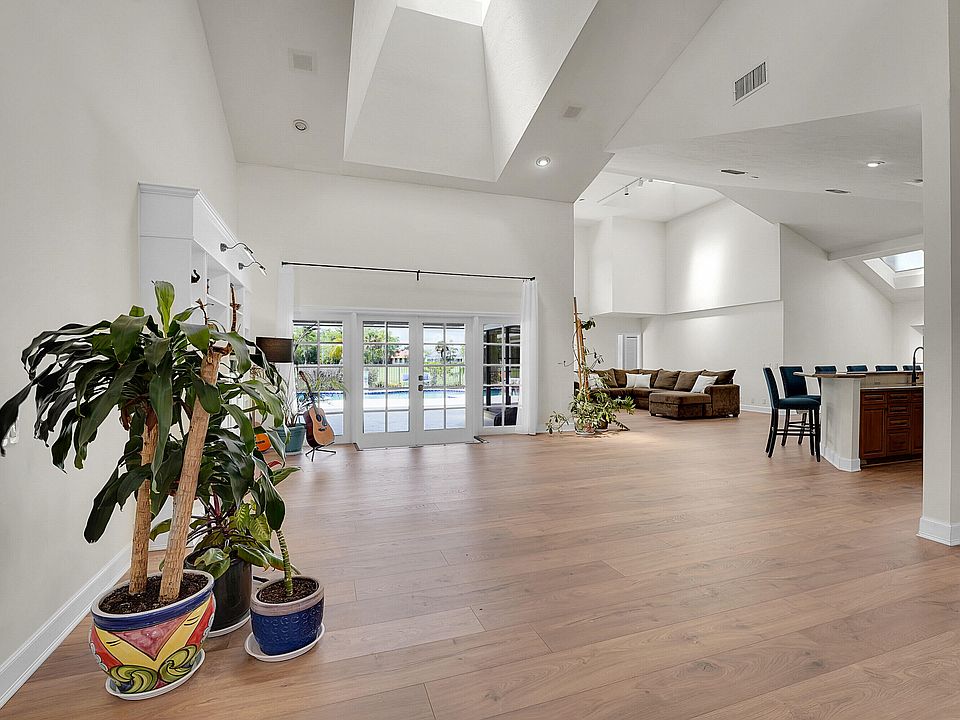 1st image of 18 Sheldrake Lane