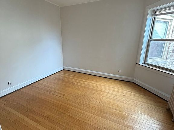 4th image of 7665-69 N Sheridan Rd #7701-15