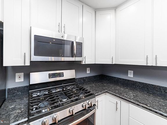 4th image of 2103 Highcourt Ln Suite 402