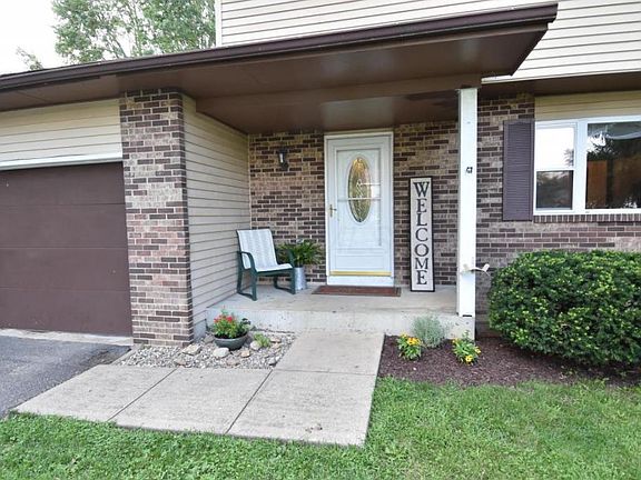 3rd image of 88 Carnation Pl SW