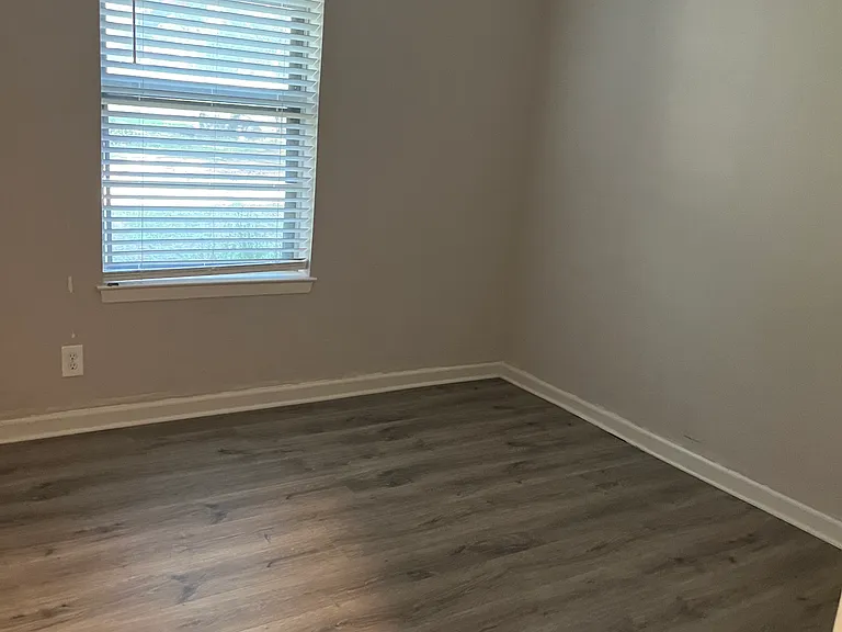 520 Crestwood Dr — Photo 10