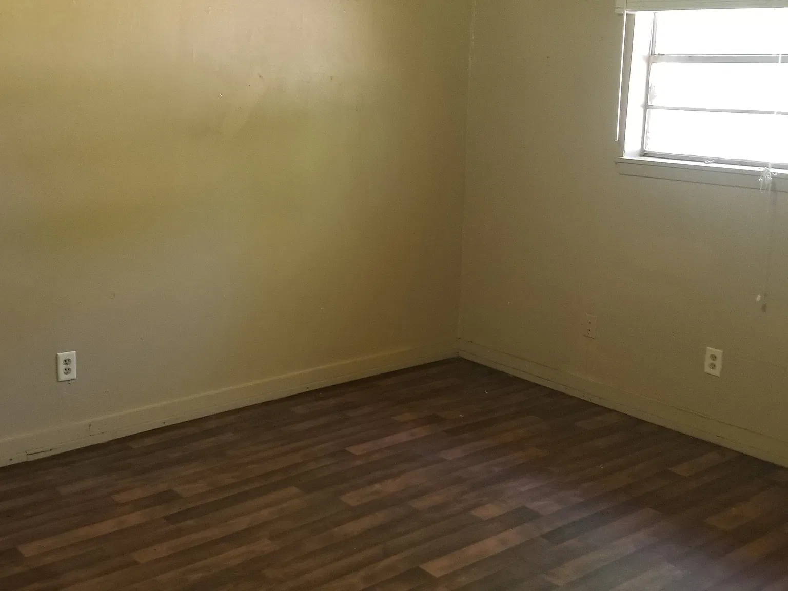 3 bed, 1200 sqft, $950 — Photo 2
