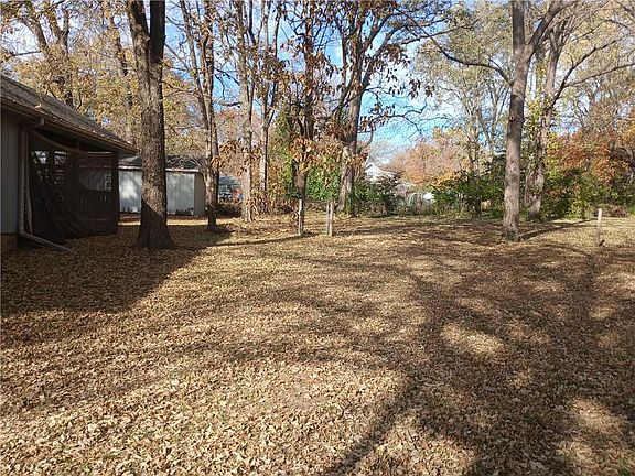 4th image of 8510 W 61st St