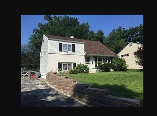28 Sandy Ln, Malvern, PA 19355