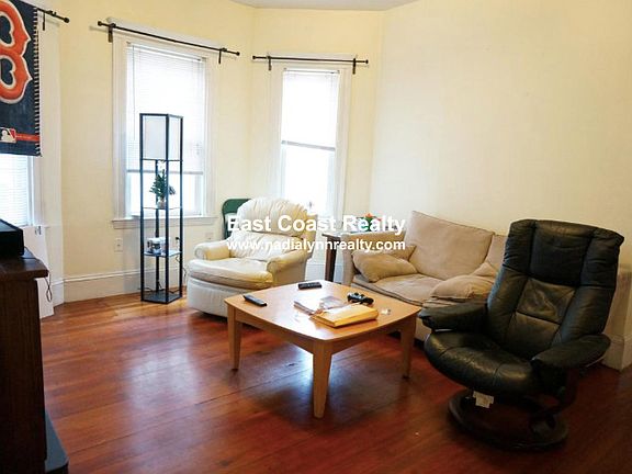 4th image of 33 Brackett St #2NL