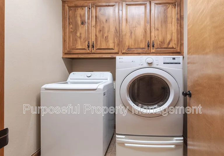9008 NW 79th St — Photo 32
