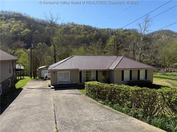 5336 Old Logan Rd, Logan, WV 25601