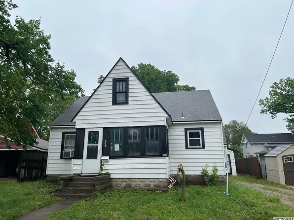 680 3rd St NE, Mason City, IA 50401