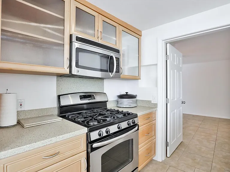 1628 Helix St — Photo 17