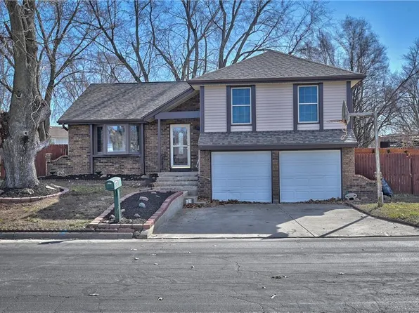 629 S 4th St, Edwardsville, KS 66111