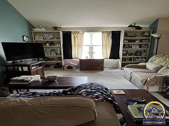 2nd image of 300 E Park Dr
