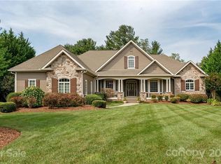 62 Vintage Barn Ln, Hendersonville, NC 28791