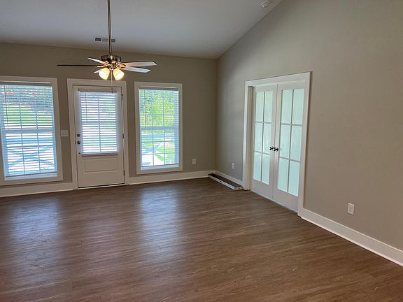 4th image of 1640 Meadowlark Ln