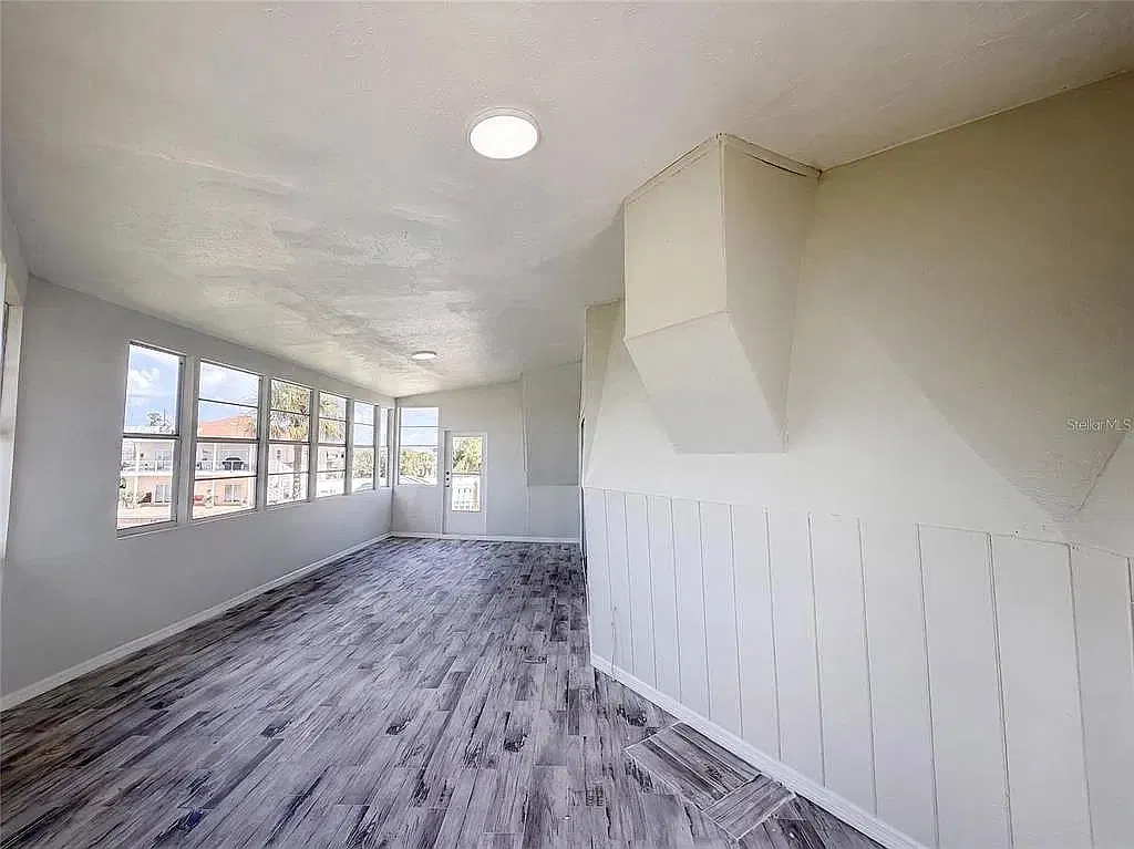 5 bed, 2.5 bath, 3026 sqft, $3,115 — Photo 1