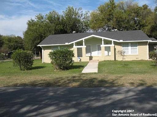 1st image of 1131-1133 ALEXANDER HAMILTON DR