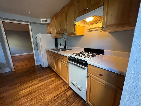 4th image of 55 Creston Ave