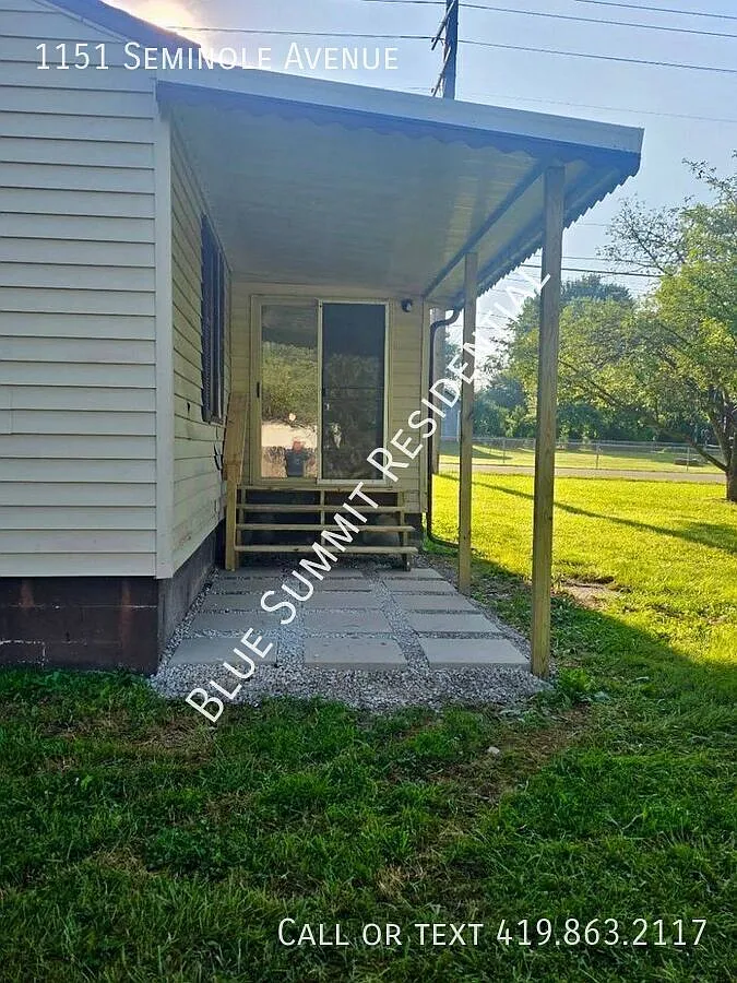Adorable 2 Bedroom Ranch — Photo 4