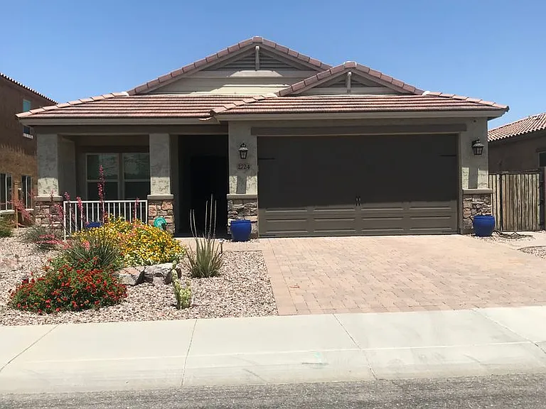 2724 E Bellerive Dr — Photo 1