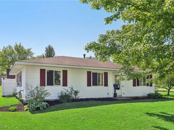 300 Sylvia Dr, Chardon, OH 44024