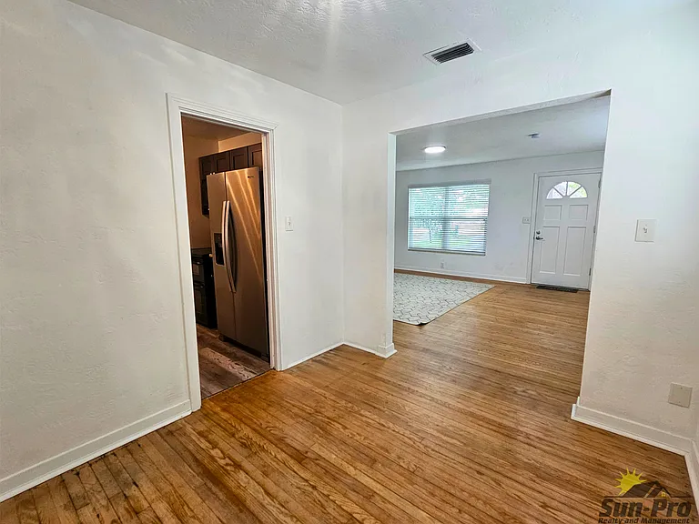 475 Riverside Dr — Photo 14