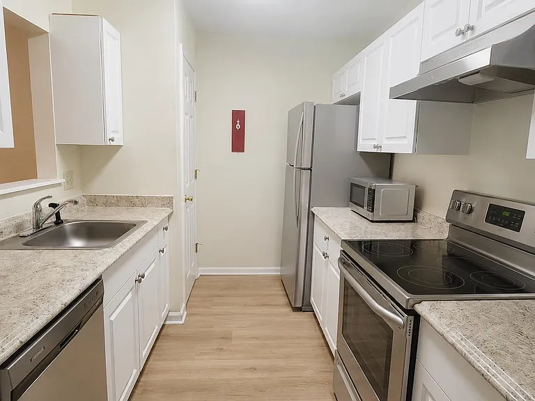 836 W Georgia St #B — Photo 5