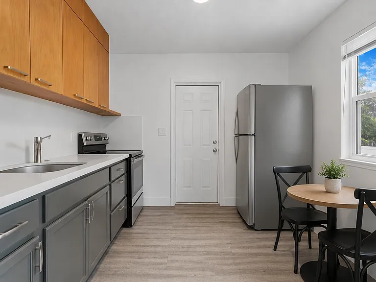 512 NE 12th Ave — Photo 7