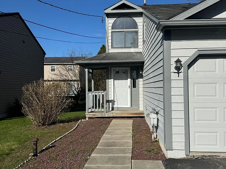 323 Gillespie Ave — Photo 1