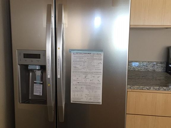 22 cu ft side by side w/water & ice in door