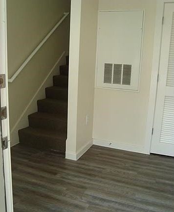 Enter on the 1st floor from the porch or garage. Vinyl plan